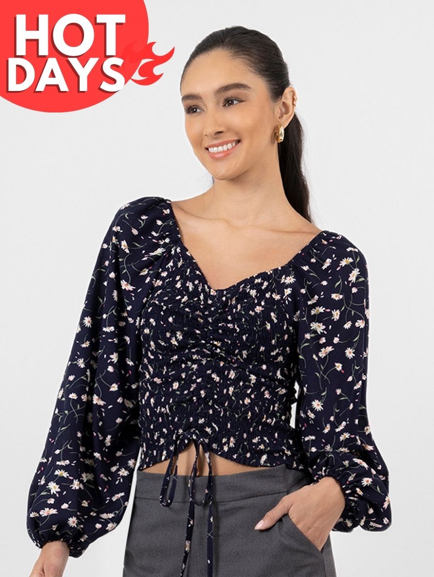 Pantalón relajado con diseño de trenzado en la pretina con botones