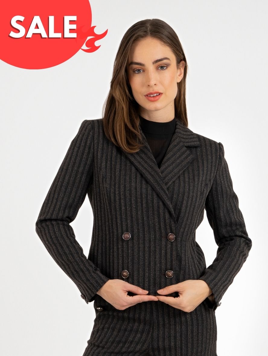 Blusa con escote redondo manga corta detalle de bordado en mangas (negro y chedrón)