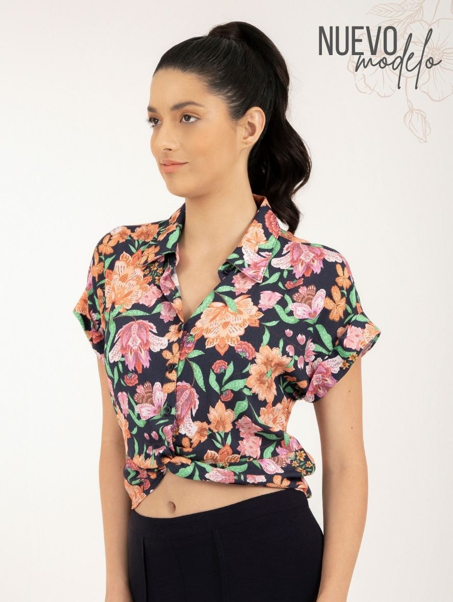 Blusa estampada dots de manga larga con detalle de plisado