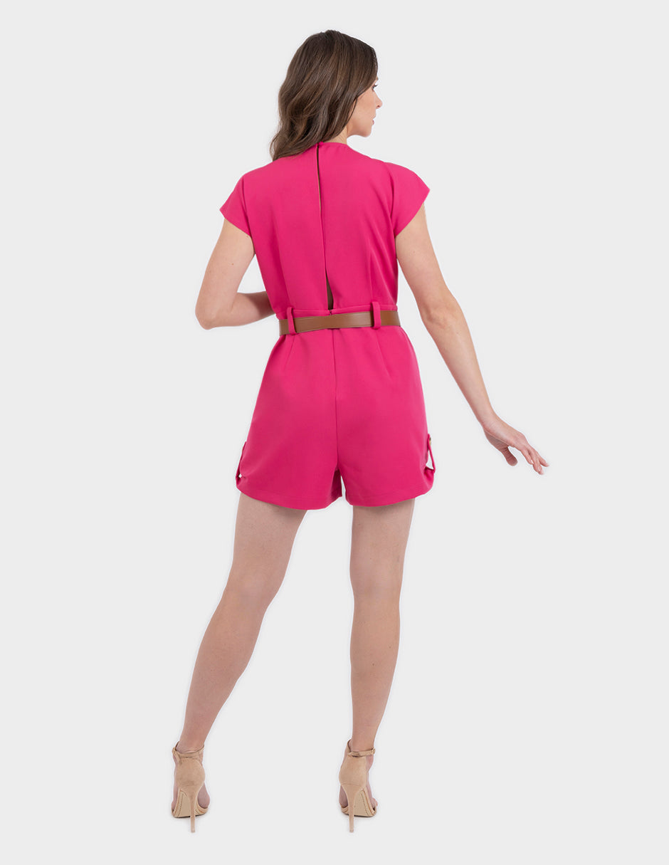Jumpsuit tipo short color fiusha con cruce y detalle en la  espalda
