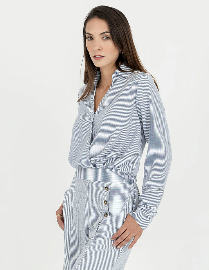 Blusa azul de manga larga