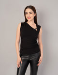 Blusa negra sin mangas con detalle enfrente