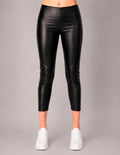 Pantalón negro de vinil tipo pescador
