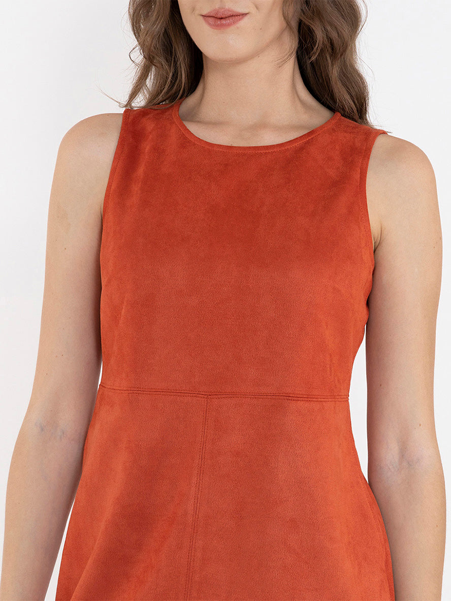 Vestido de suede con tacto ultra suave y cierre en espalda