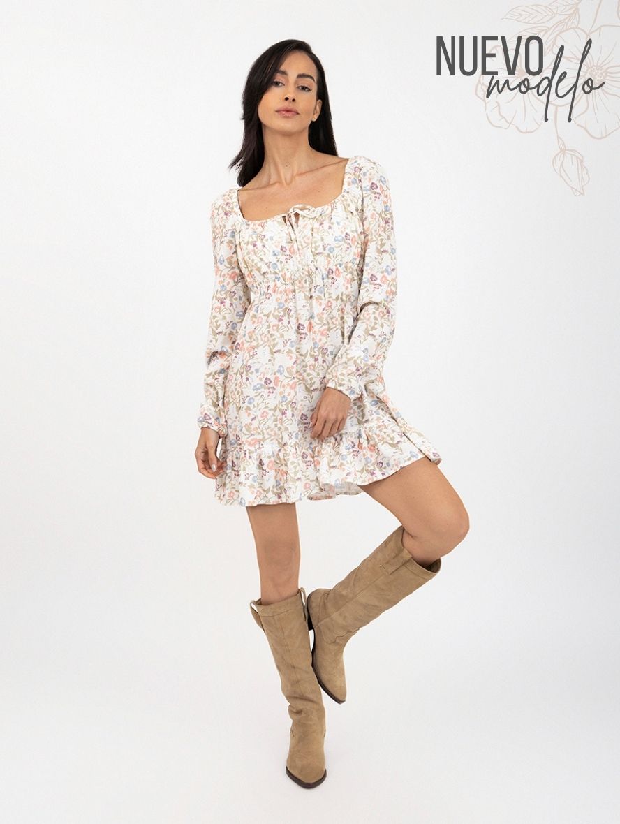 Blusa blanca de cruce en tela de poliéster y detalle de jareta para convertir en manga 3/4