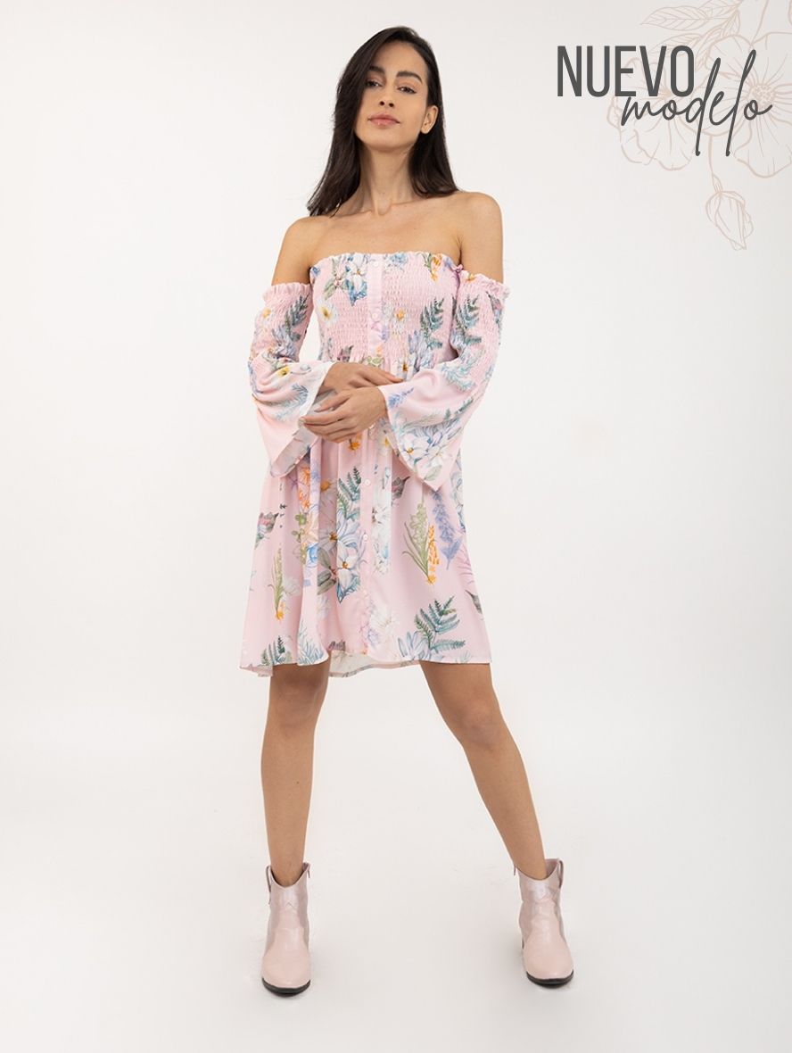 Blusa negra de punto con detalle de frunce en costado y cuello redondo