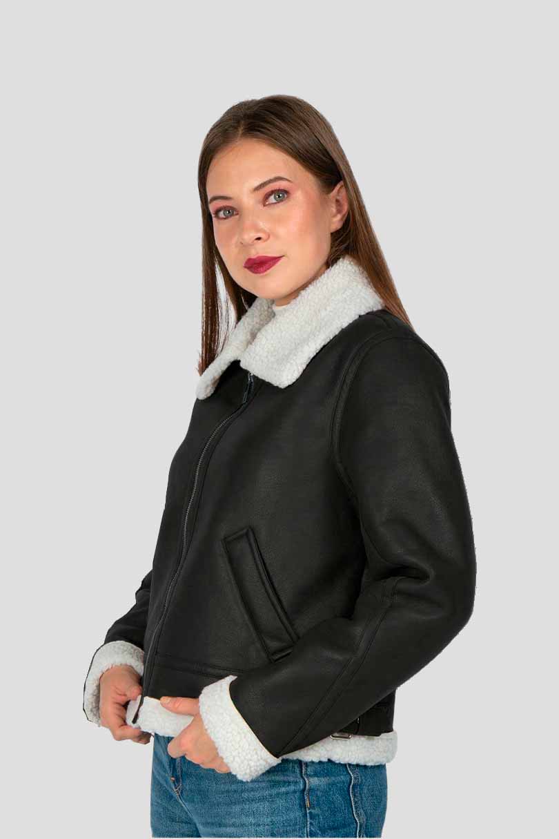 Chamarra negra con borrega