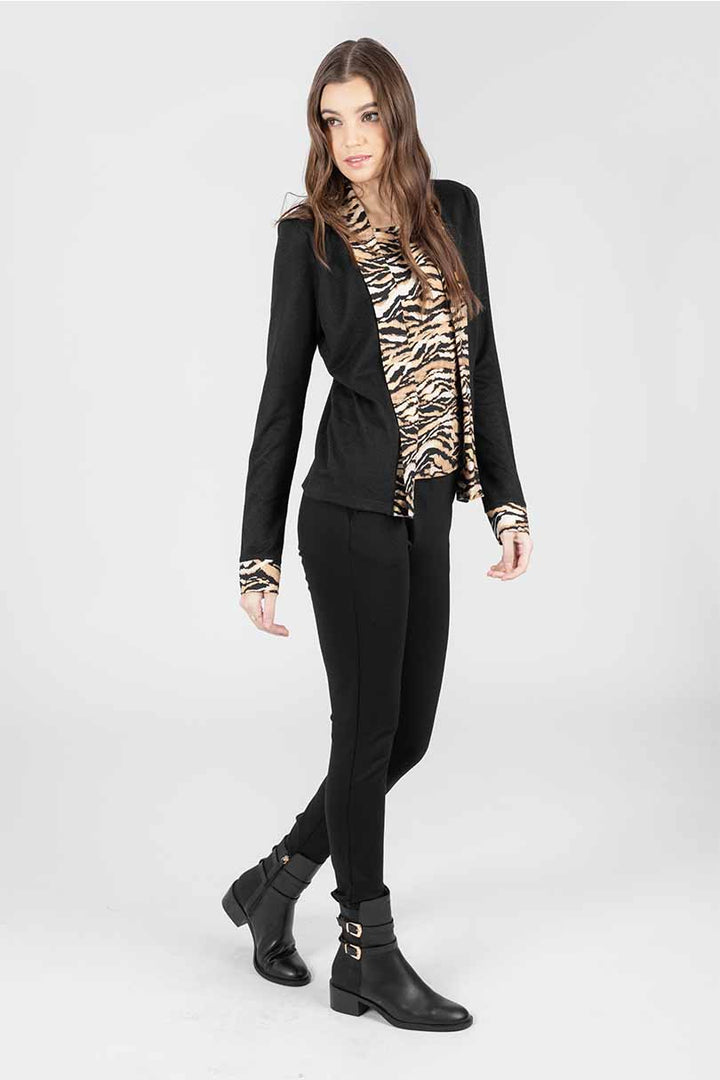 Blusa animal print en contraste negro y manga larga