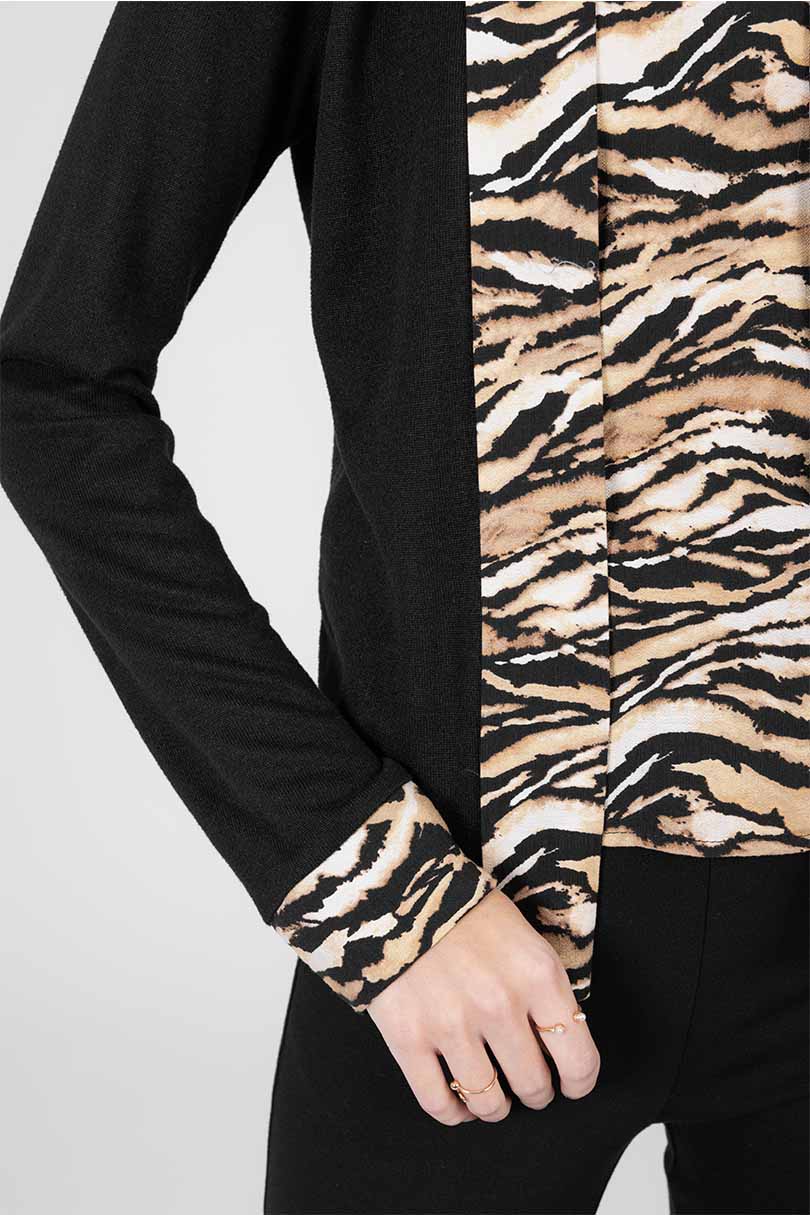 Blusa animal print en contraste negro y manga larga