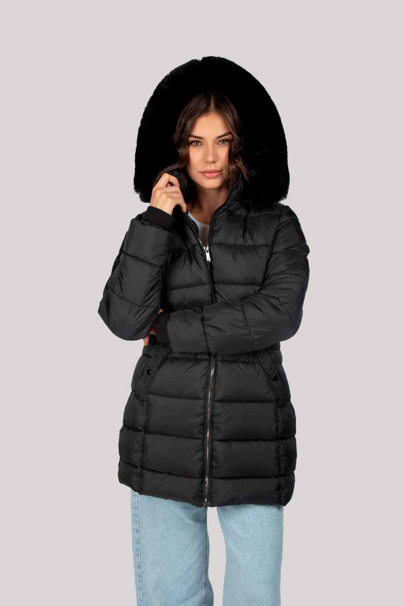 Chamarra larga negra con capucha desmontable