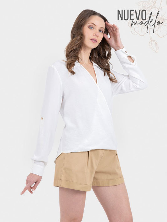 Blusa blanca con cruce en tela de algodón