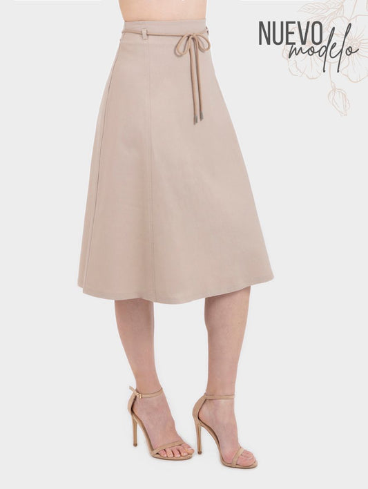 Falda beige tipo línea A  con cinta decorativa en cintura