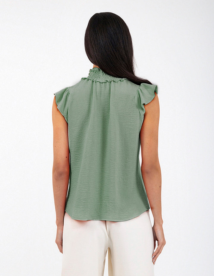 Blusa verde con smock cuello alto