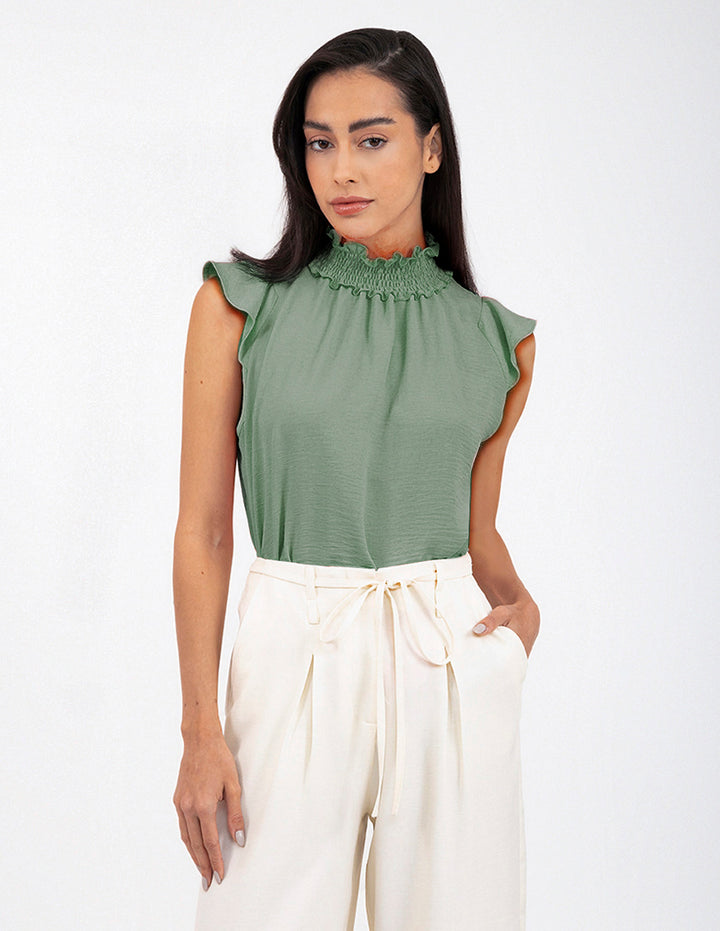 Blusa verde con smock cuello alto