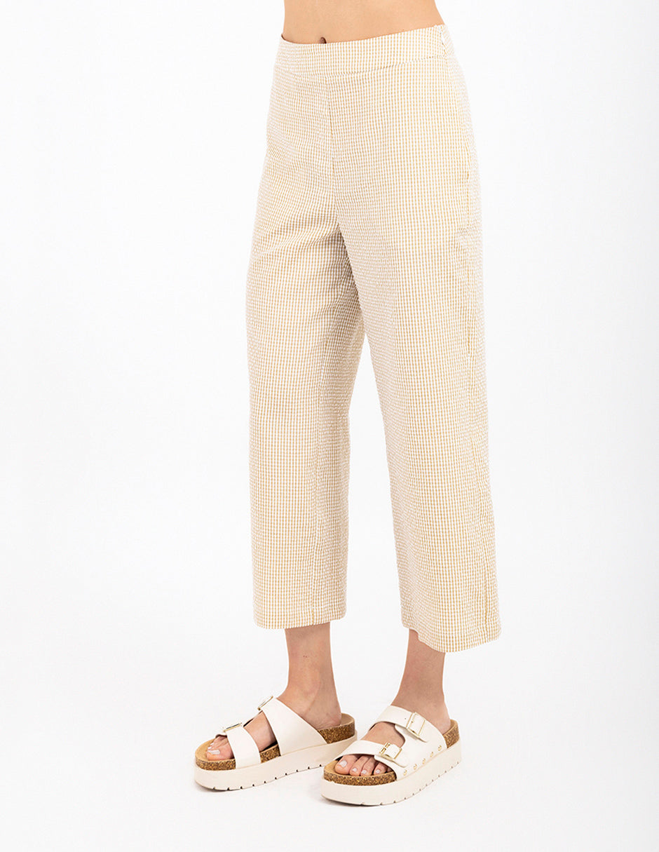 Pantalón capri beige corte a cintura en tela texturizada de cuadros