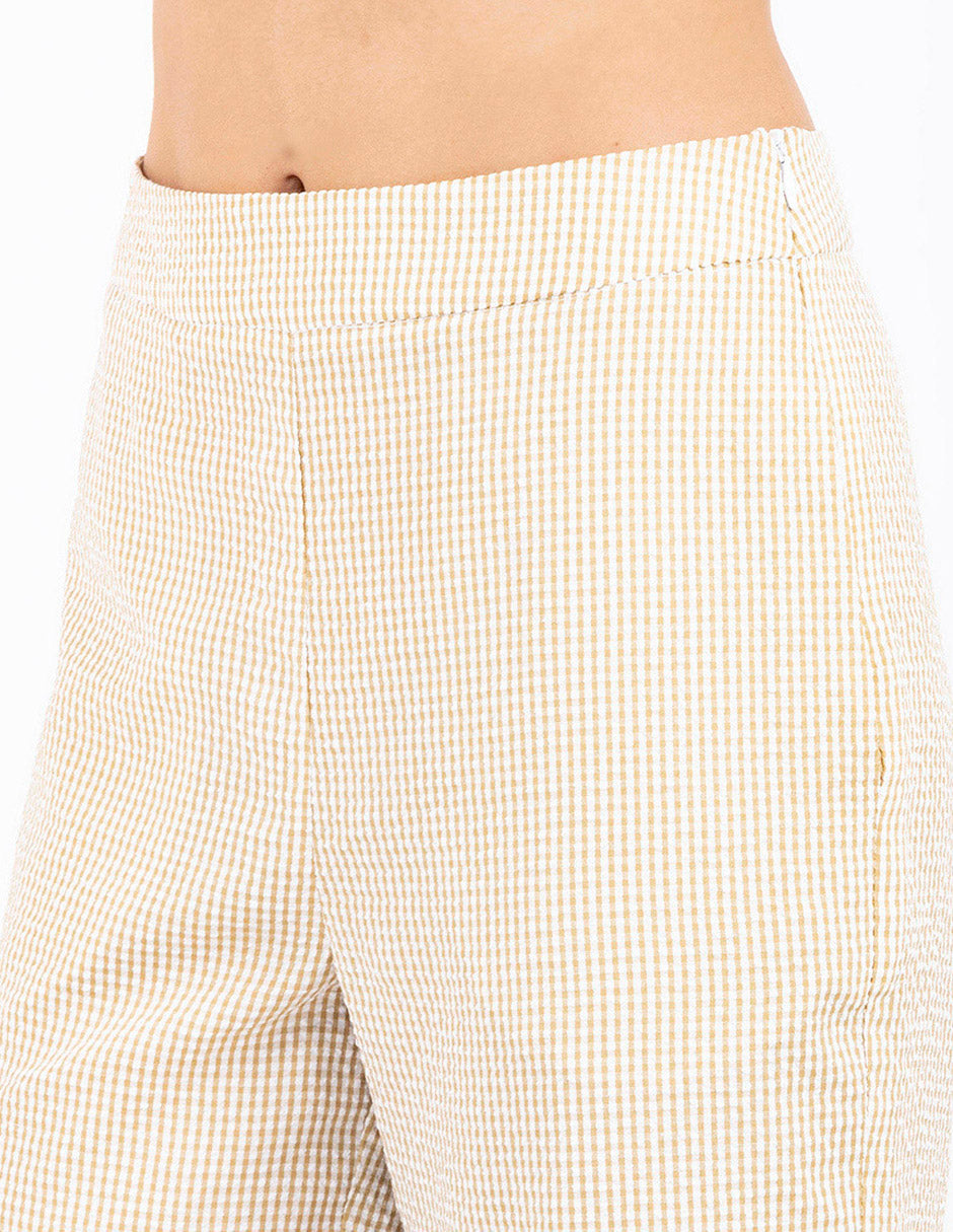 Pantalón capri beige corte a cintura en tela texturizada de cuadros