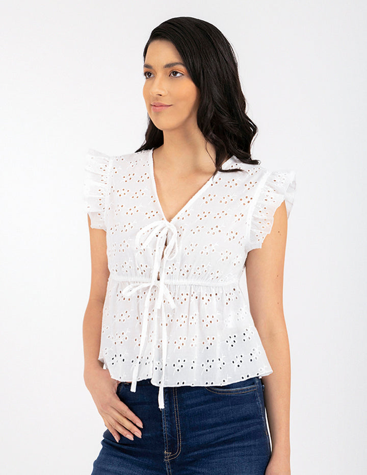 Blusa de encaje blanco de popelina bordada con diseño floral