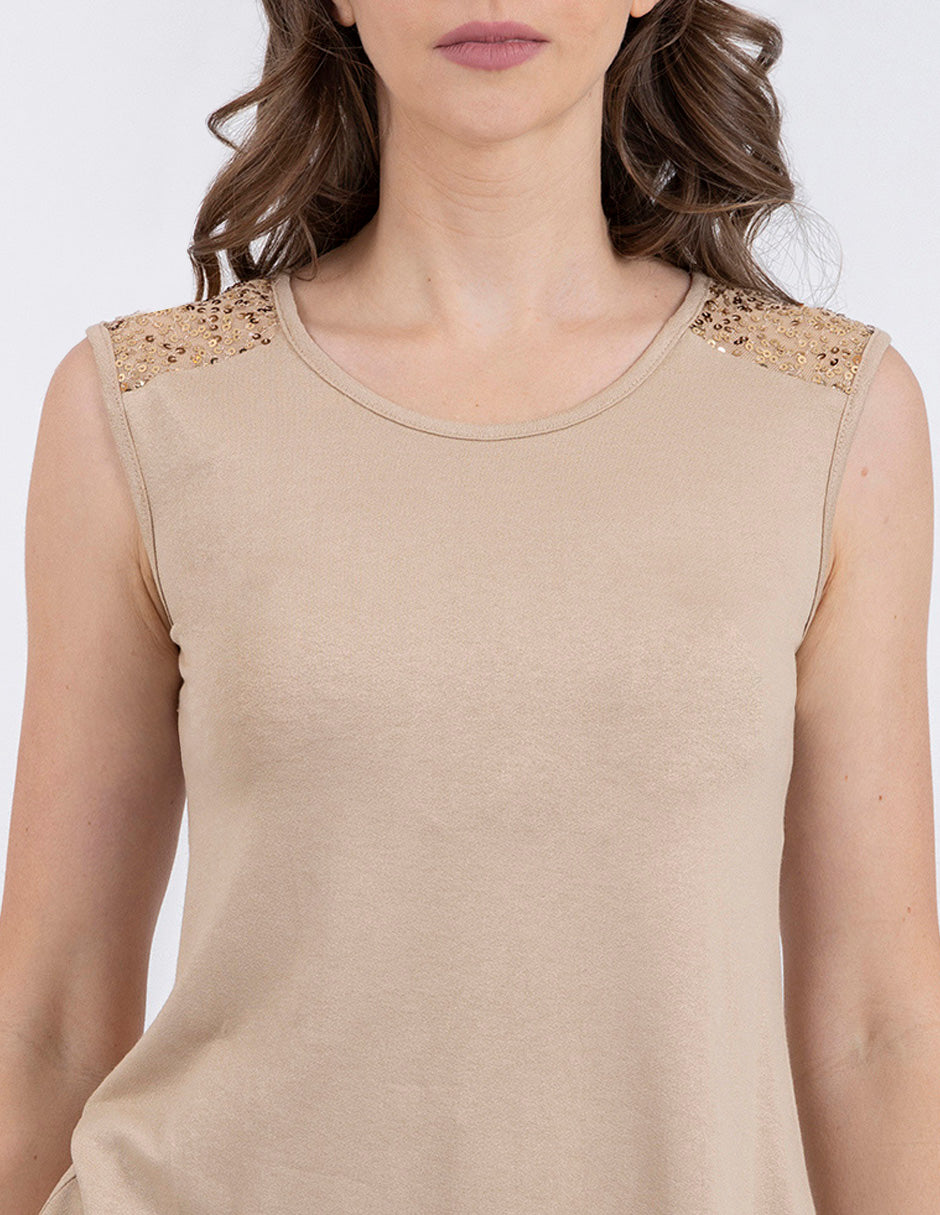 Blusa sin mangas beige con detalle de lentejuelas en hombros