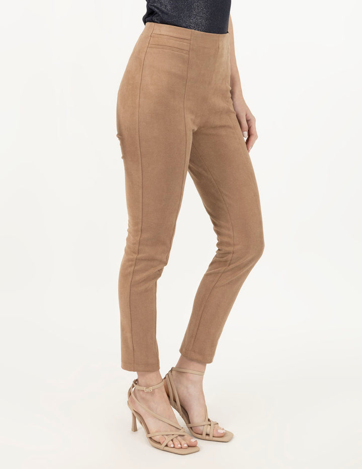 Pantalón beige de suede ajustado