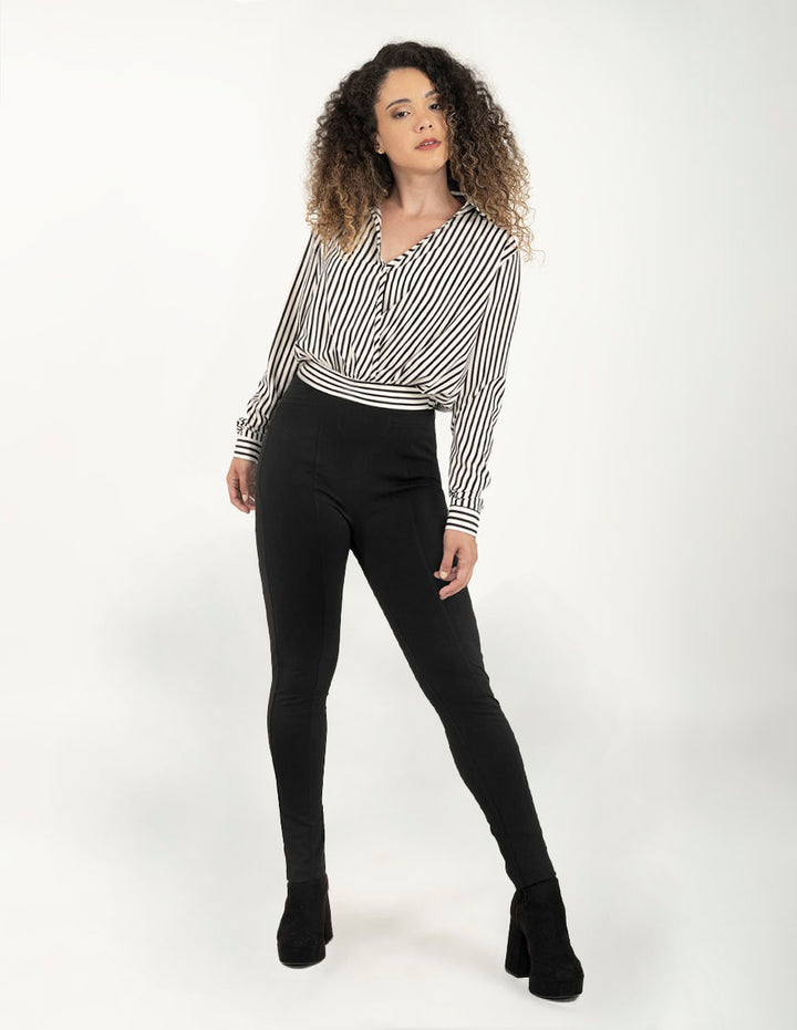 Pantalón básico negro recto