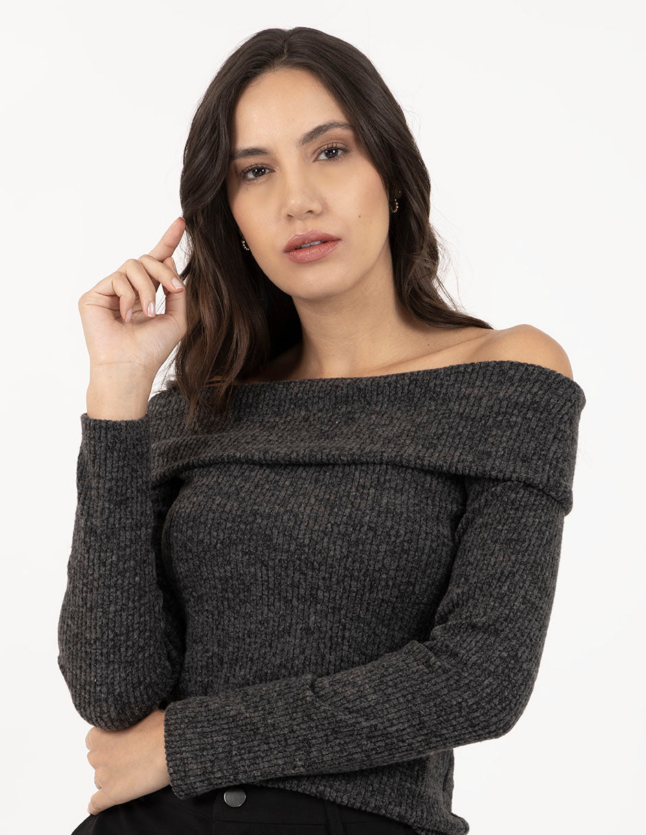 Blusa tipo suéter con detalle de off shoulders de manga larga