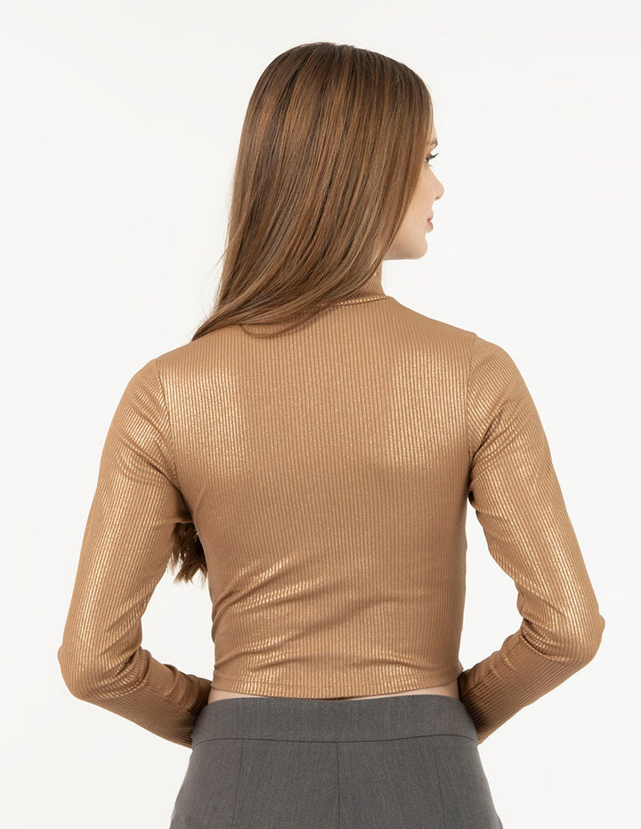 Blusa rib con brillo color oro y escote V