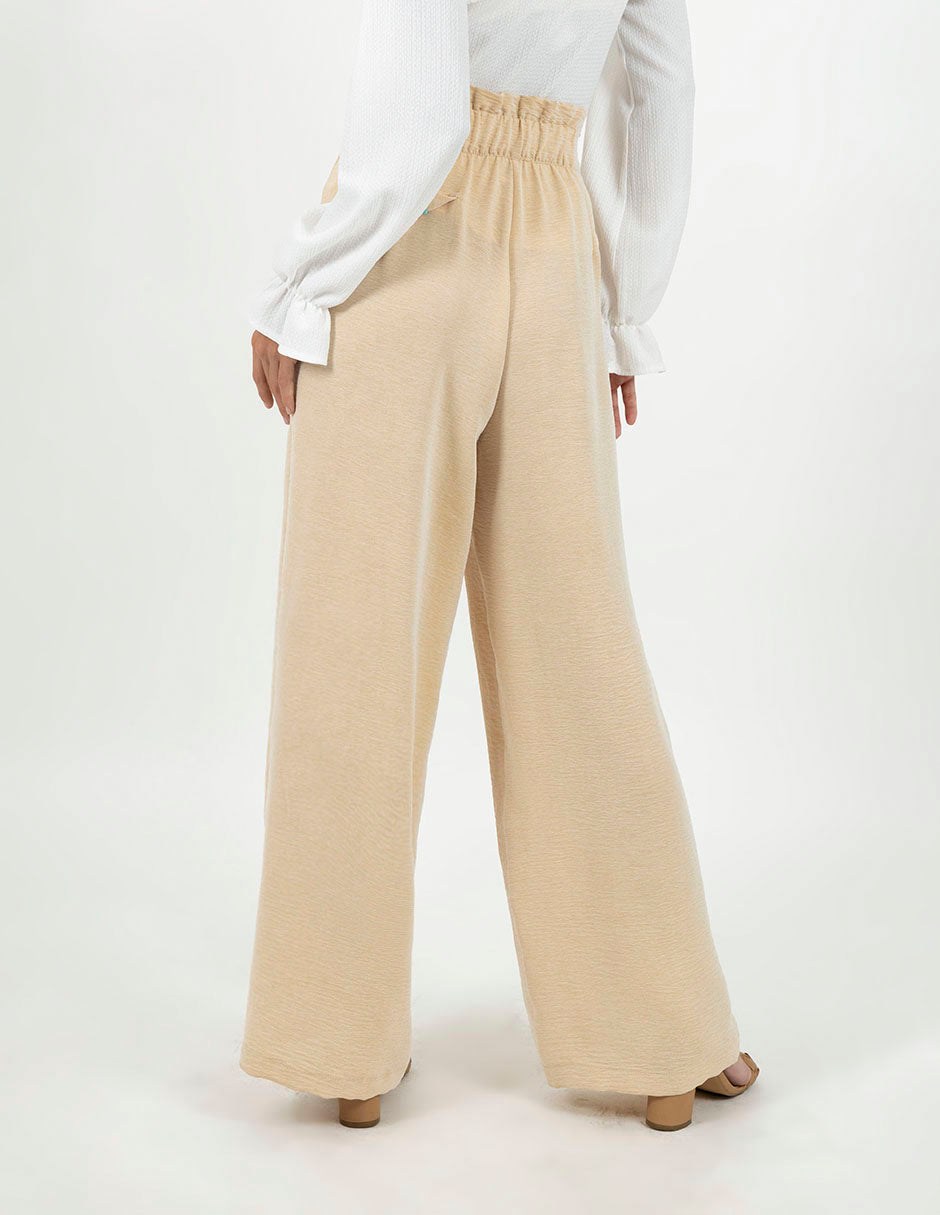 Pantalón beige con pinzas y botones