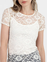 Blusa ivory con diseño de encaje