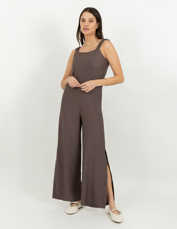 Jumpsuit largo café sin mangas y abertura en piernas
