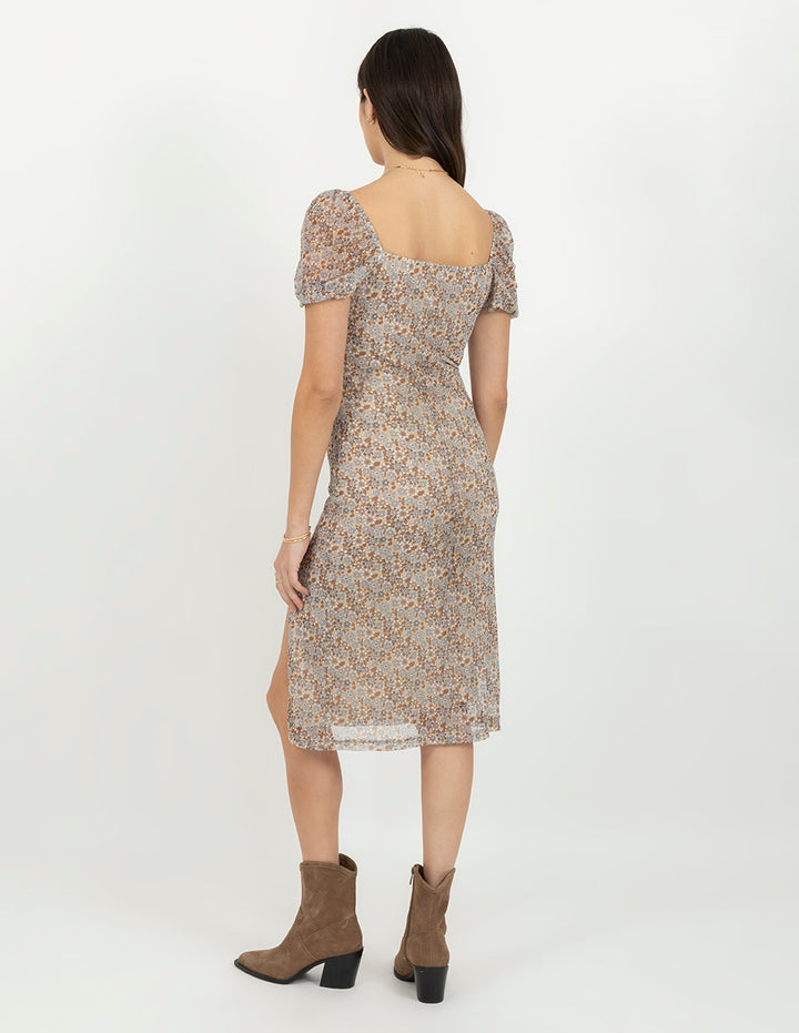 Vestido de mesh con abertura en pierna