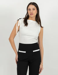 Blusa bicolor con detalle en hombros