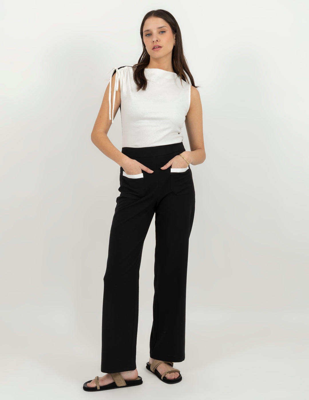 Blusa bicolor con detalle en hombros