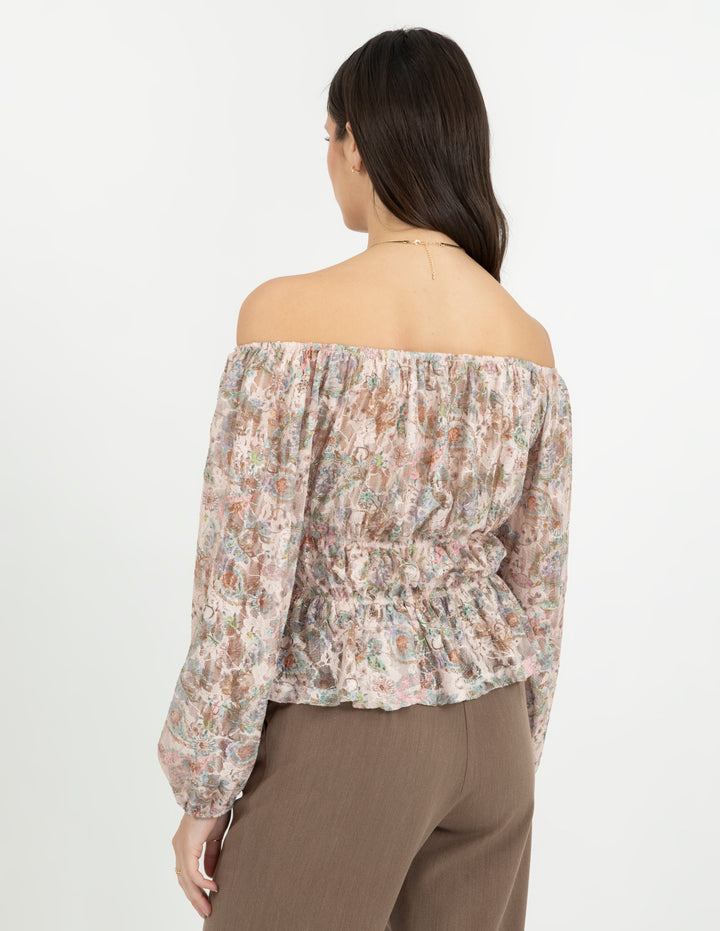 Blusa estampada off shoulders y manga larga