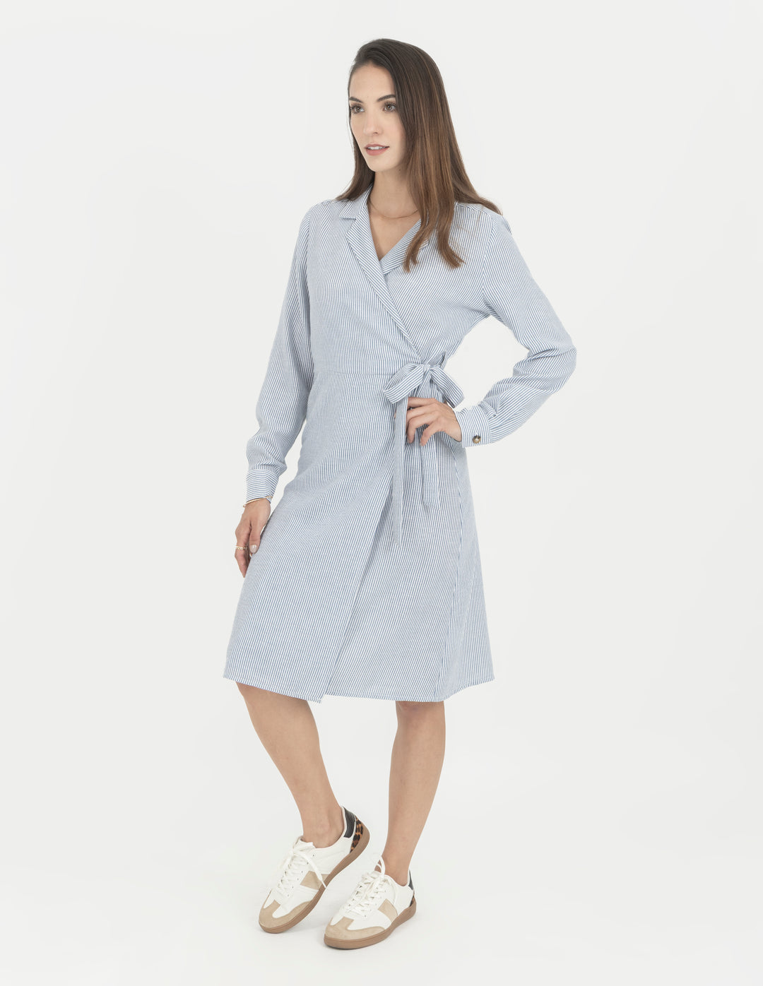 Vestido azul de rayas con cruce lateral