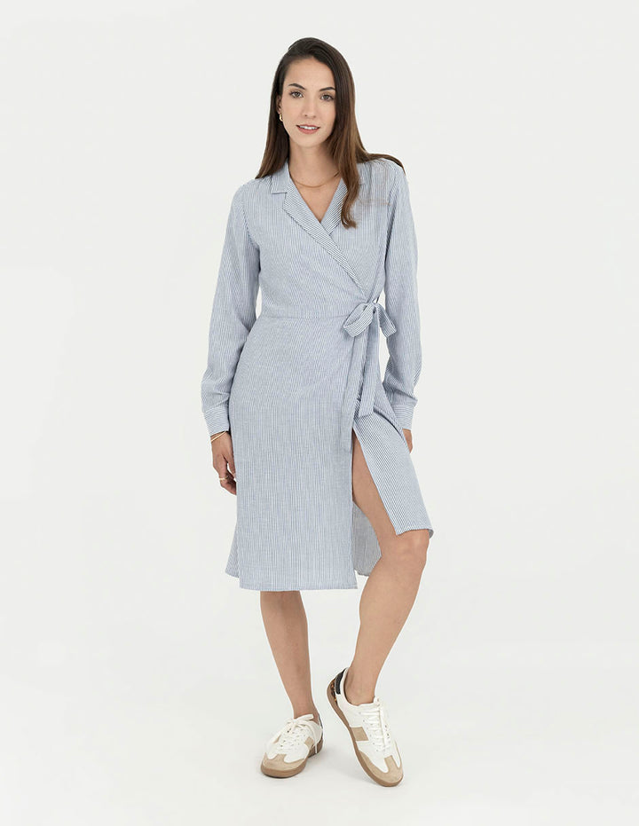 Vestido azul de rayas con cruce lateral