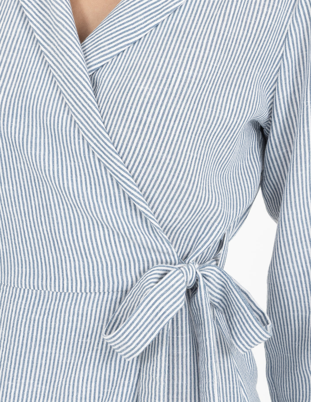 Vestido azul de rayas con cruce lateral