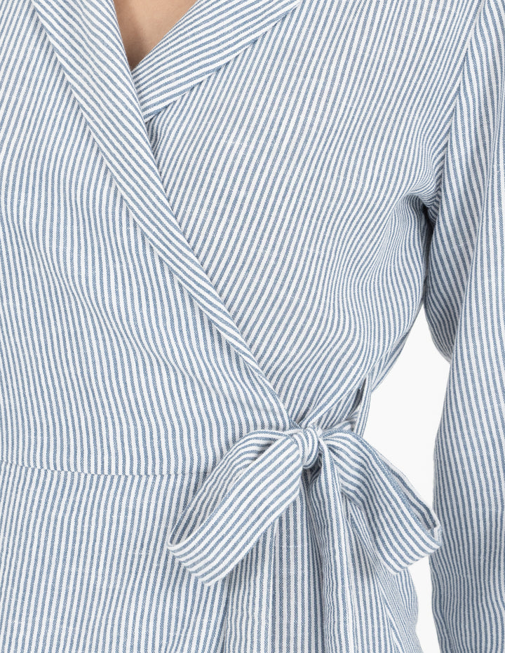 Vestido azul de rayas con cruce lateral