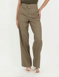 Pantalón verde con talle a la cintura