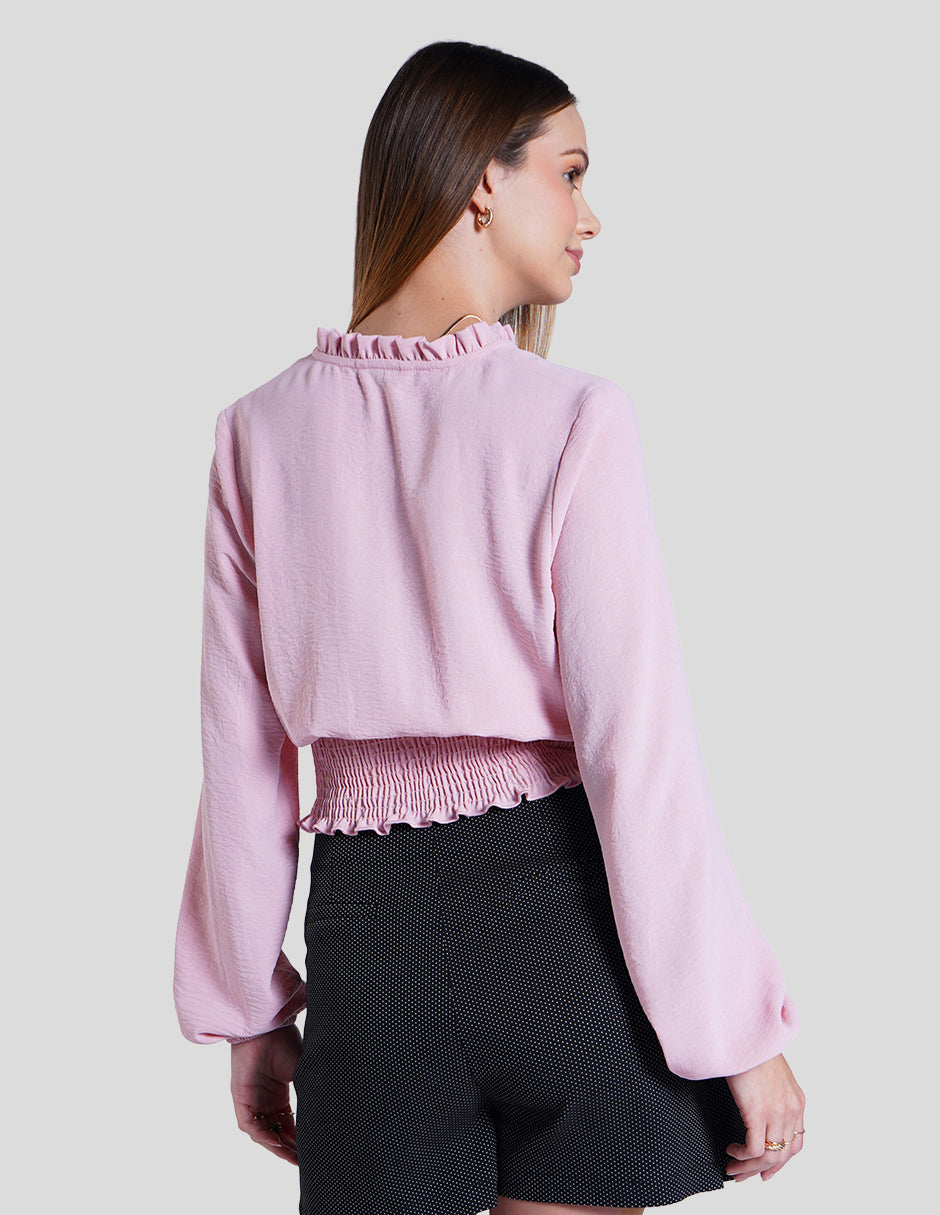 Blusa rosa de manga larga y detalle de smock en la cintura
