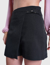 Short falda de vestir y diseño de dots