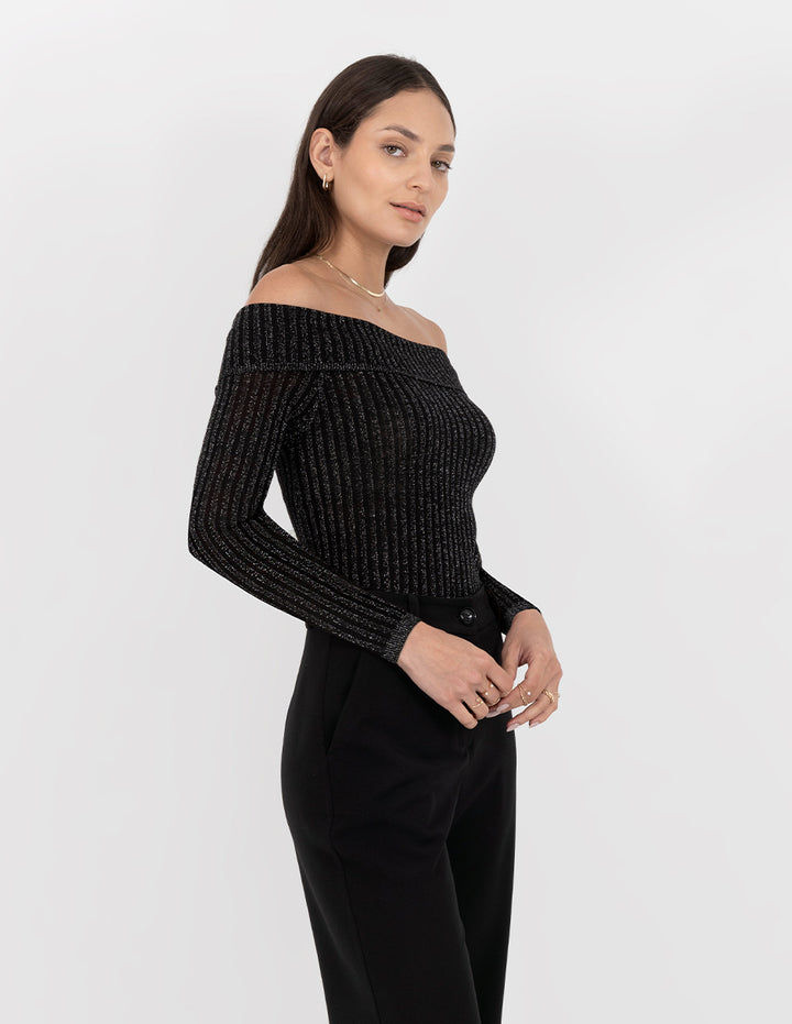 Blusa off shoulders de manga larga (disponible en negro y beige)