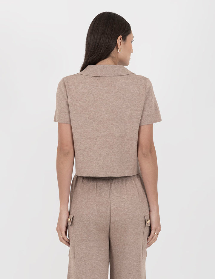 Blusa beige tipo suéter ligero (Conjunto)