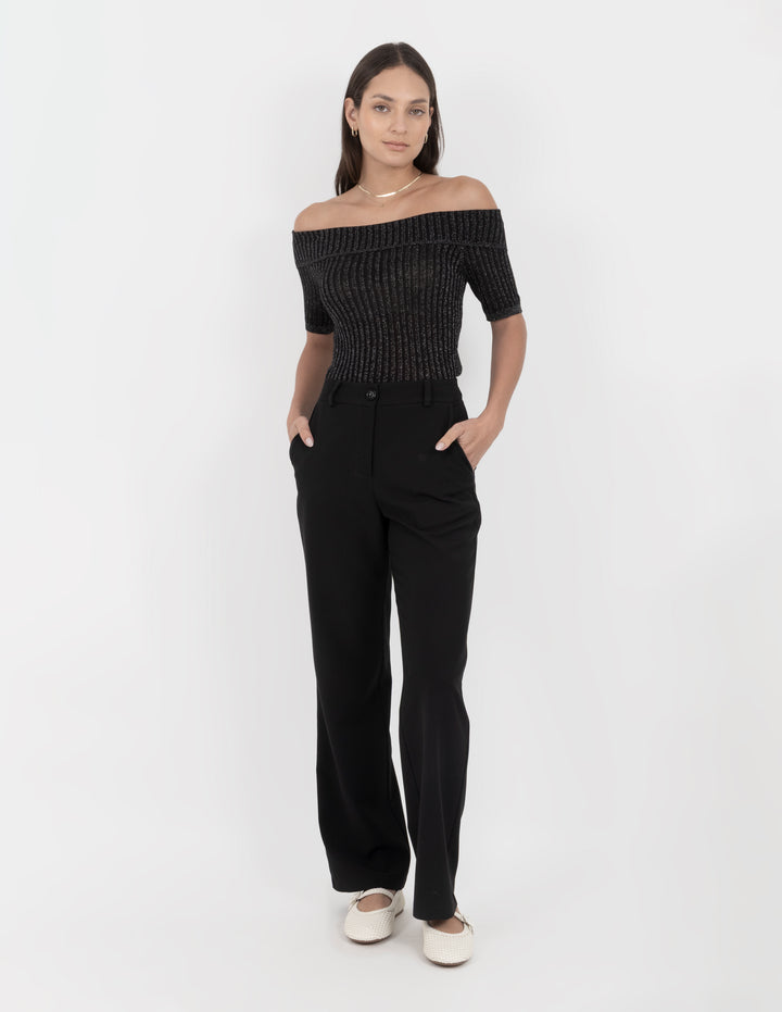 Pantalón negro de vestir de talle alto