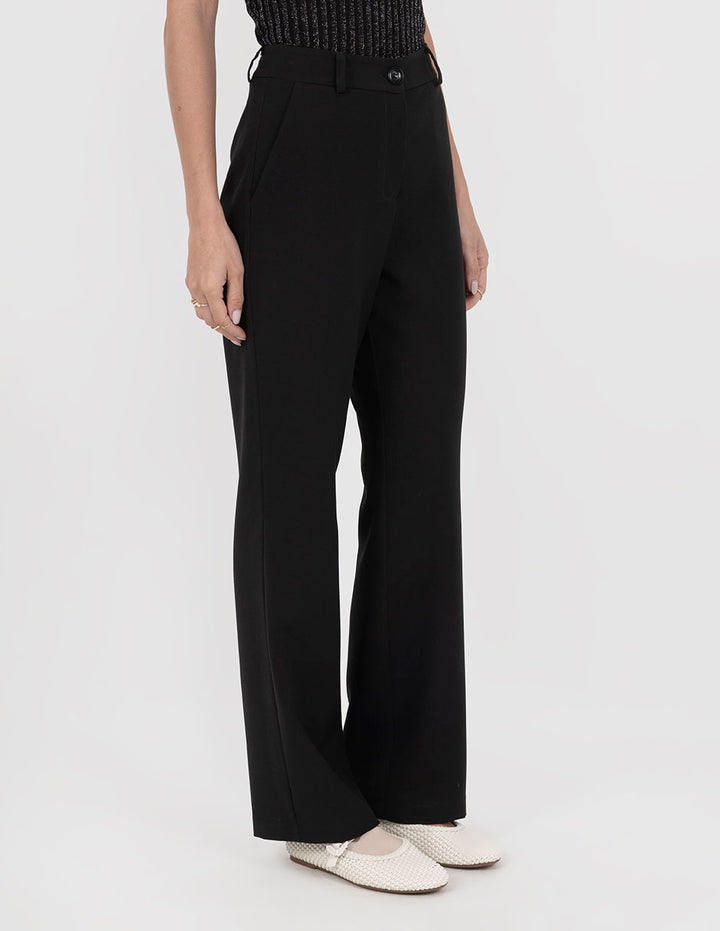 Pantalón negro de vestir de talle alto