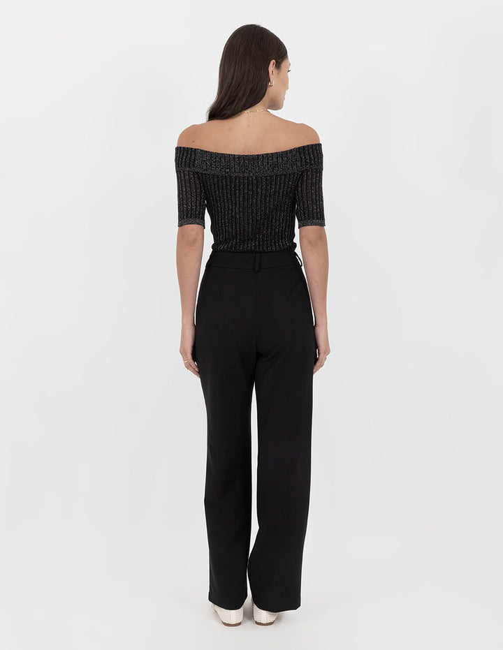 Pantalón negro de vestir de talle alto