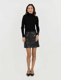 Vestido negro de cuello alto con efecto de falda vinipiel