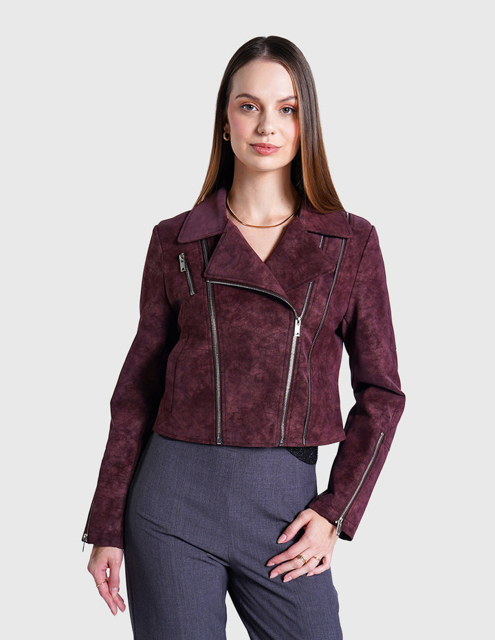 Chamarra corta vino con diseño de cierres