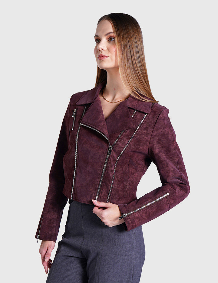 Chamarra corta vino con diseño de cierres