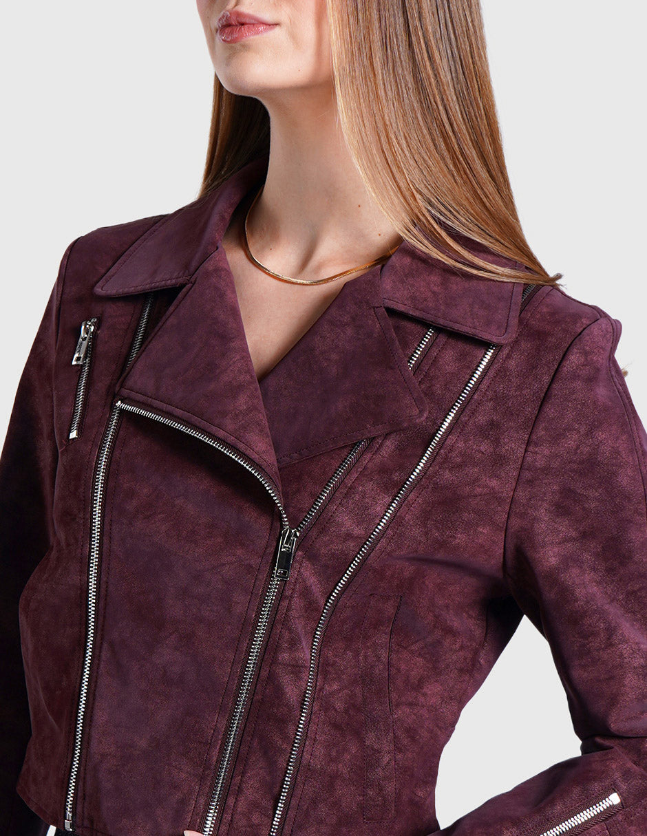 Chamarra corta vino con diseño de cierres