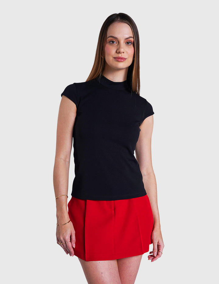 Blusa de cuello alto y manga corta (disponible en rojo y negro)